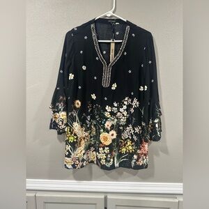NWT Coco + Carmen Floral Top